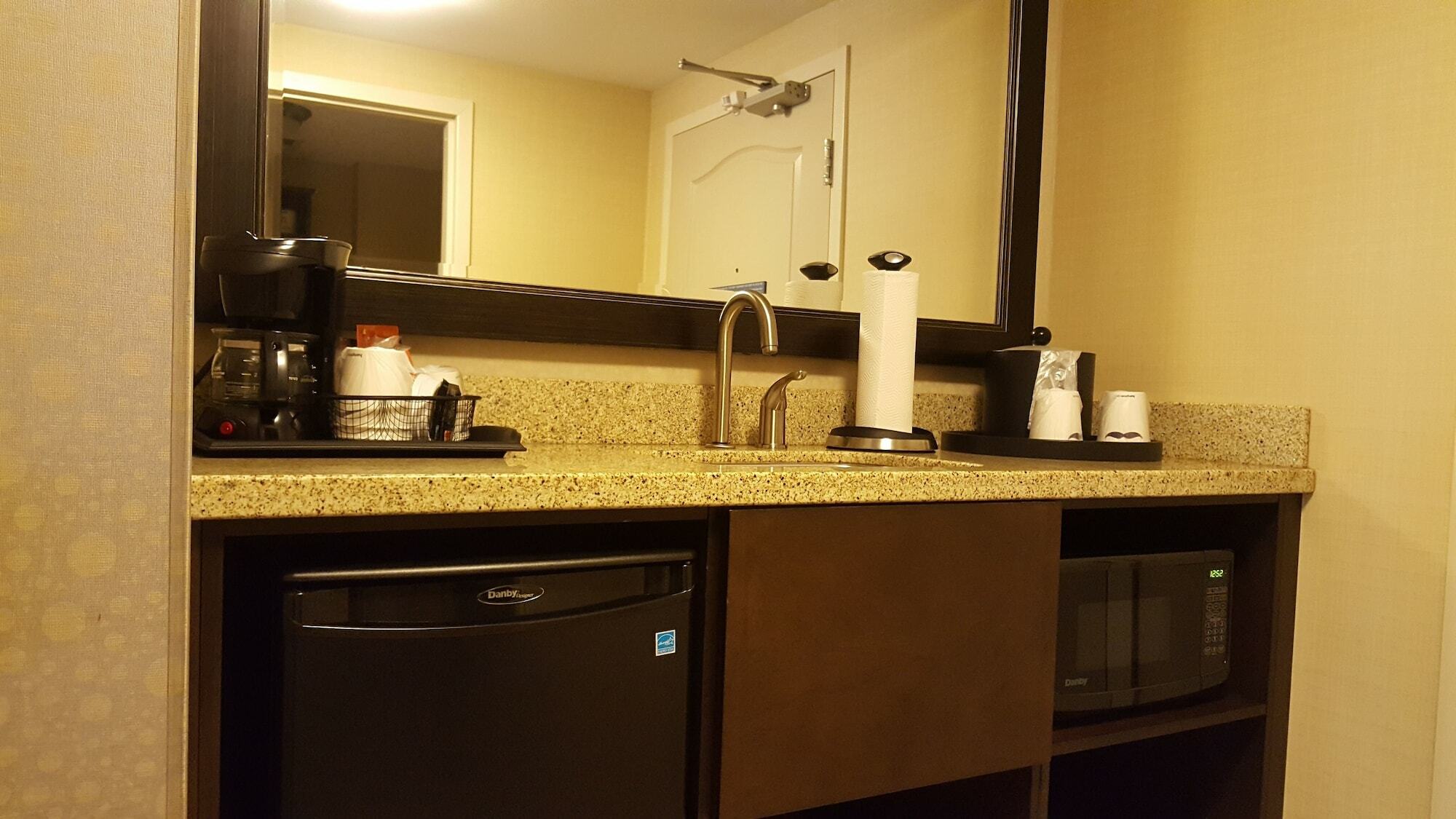 Hampton Inn Сидни Екстериор снимка
